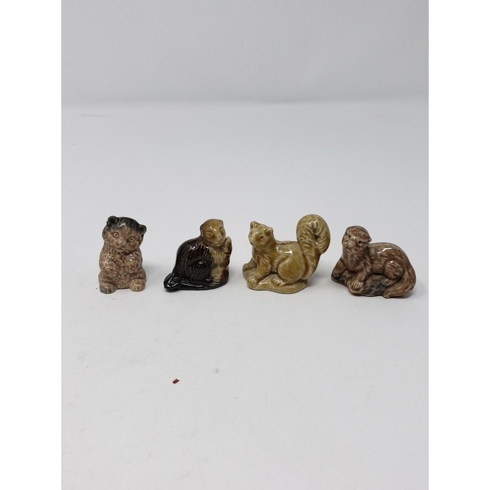 Set of 4 VTG Wade England Whimsies Figurine Porcelain Squirrel otter beaver cat